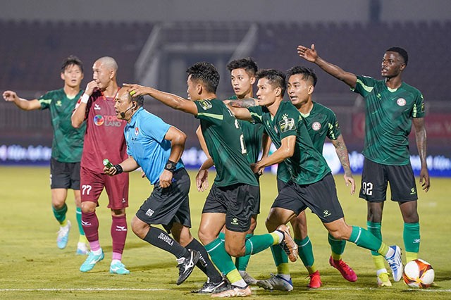 Phản ứng về việc “bẻ còi” của trọng tài Vũ Nguyên Vũ